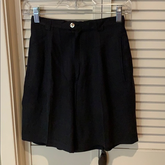 Tommy Bahama women’s Bermuda shorts • size: 6
